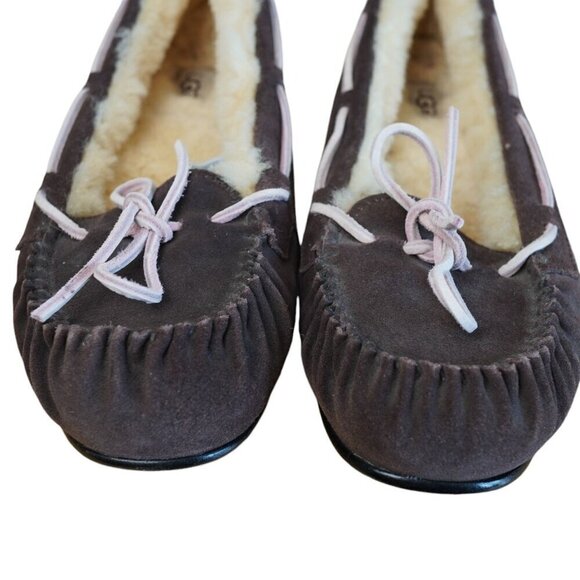 UGG Sheepskin Dakota Moccasin‎ Slippers Womens Size 10 Brown/Pink Slip-On - Picture 2 of 8